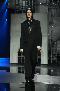 DT_BURBERRY_2026_W26_SHOW_RUNWAY_LOOK_FRONT_24__RGB_CROPPED_2x3