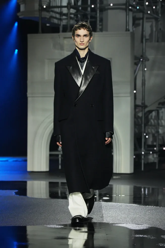 DT_BURBERRY_2026_W26_SHOW_RUNWAY_LOOK_FRONT_26__RGB_CROPPED_2x3