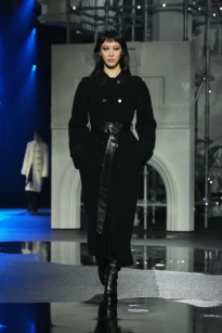 DT_BURBERRY_2026_W26_SHOW_RUNWAY_LOOK_FRONT_28__RGB_CROPPED_2x3