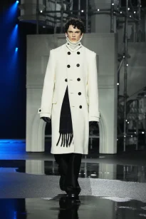 DT_BURBERRY_2026_W26_SHOW_RUNWAY_LOOK_FRONT_30__RGB_CROPPED_2x3