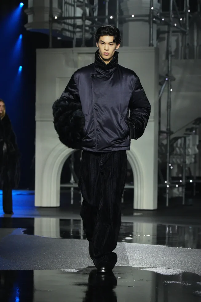 DT_BURBERRY_2026_W26_SHOW_RUNWAY_LOOK_FRONT_47__RGB_CROPPED_2x3