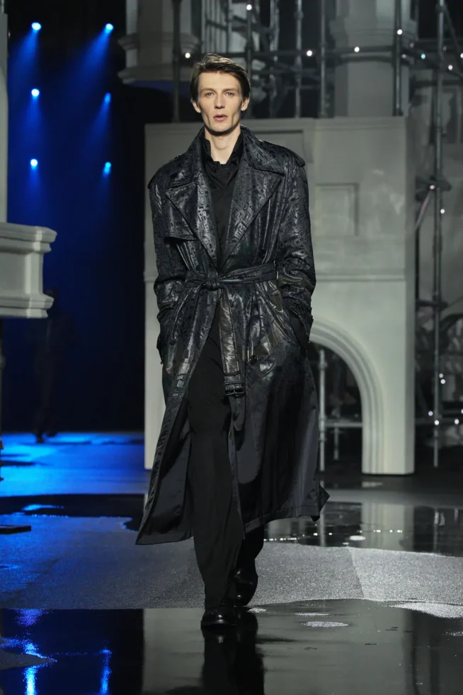 DT_BURBERRY_2026_W26_SHOW_RUNWAY_LOOK_FRONT_49__RGB_CROPPED_2x3