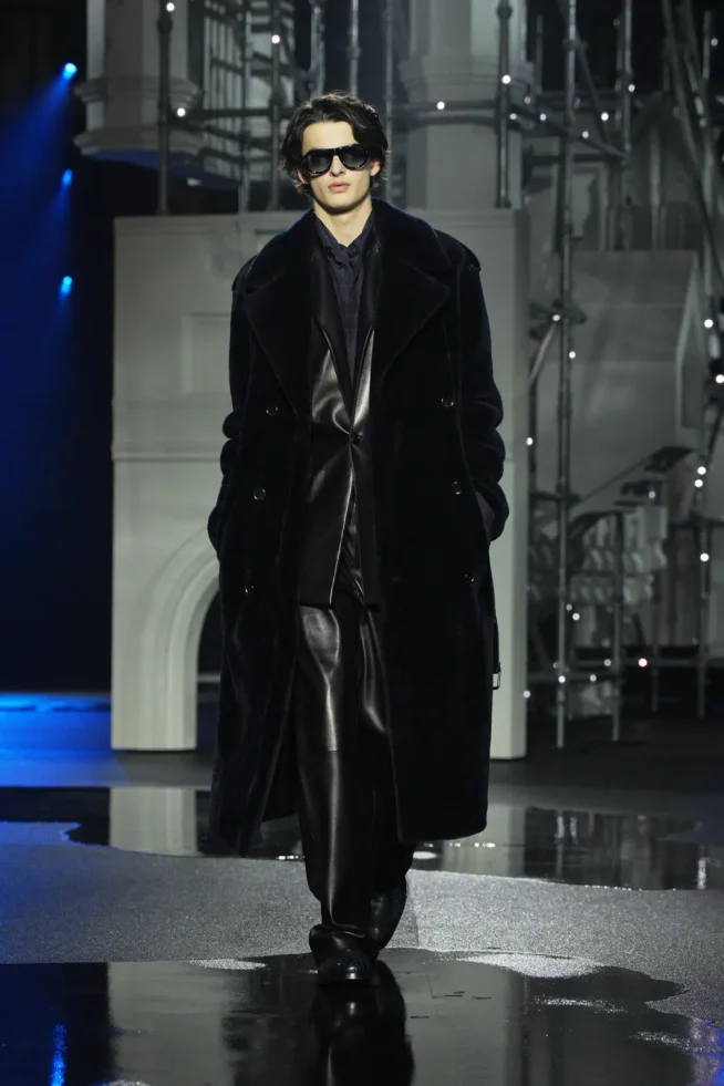 DT_BURBERRY_2026_W26_SHOW_RUNWAY_LOOK_FRONT_53__RGB_CROPPED_2x3