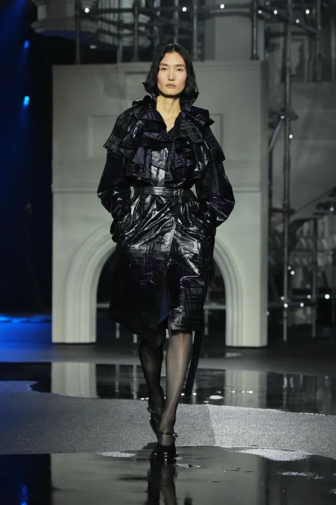 DT_BURBERRY_2026_W26_SHOW_RUNWAY_LOOK_FRONT_55__RGB_CROPPED_2x3