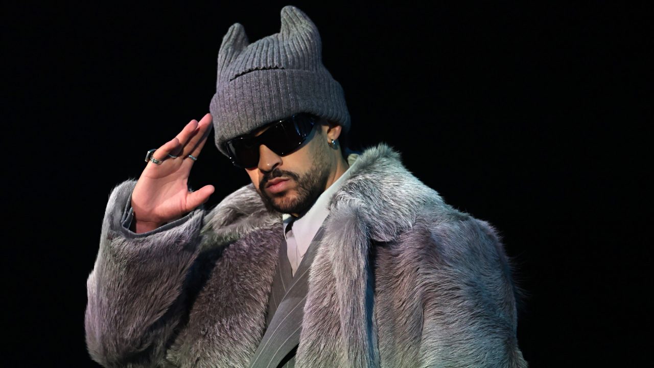 Bad Bunny na coletiva do Super Bowl