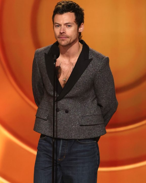 Como usar jaqueta de tweed com jeans