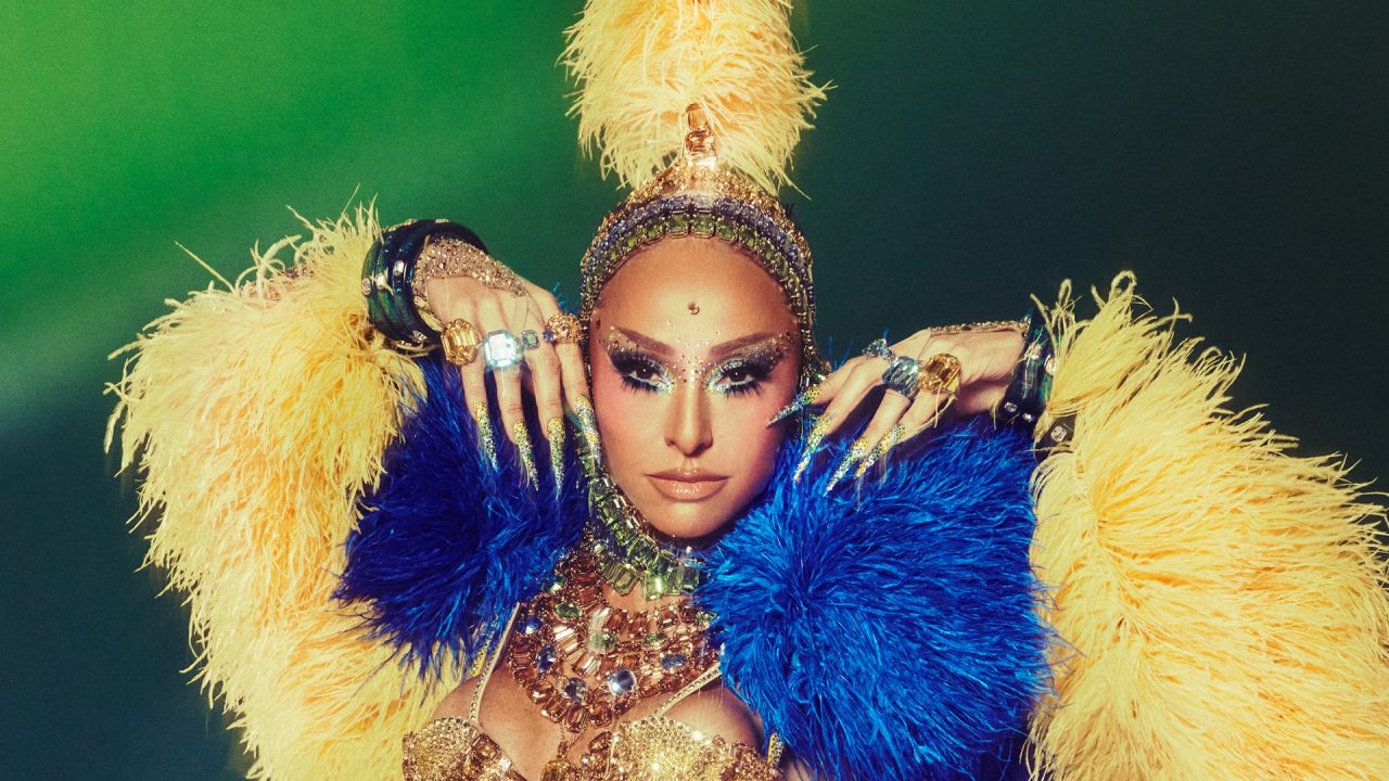 Sabrina Sato veste full look Swarovski em ensaio de Carnaval