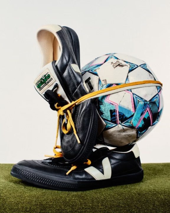 Quando o futebol vira moda: Colaboração da VEJA x Magliano Panenka apresenta tênis retrô