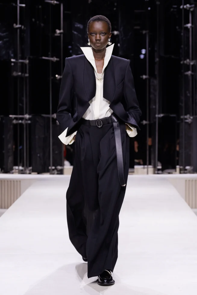 00001-givenchy-fall-2026-ready-to-wear-credit-brand