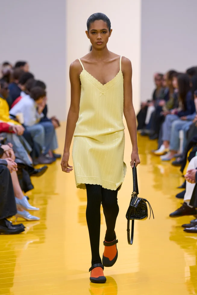 00001-loewe-fall-2026-ready-to-wear-credit-gorunway