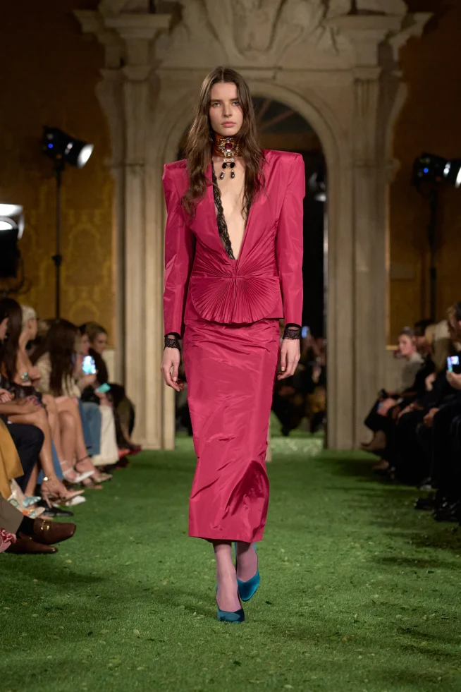 00002-valentino-fall-2026-ready-to-wear-credit-gorunway