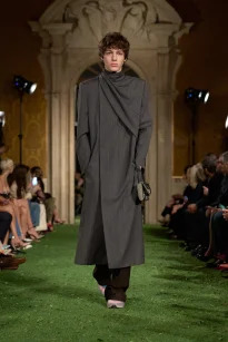 00019-valentino-fall-2026-ready-to-wear-credit-gorunway