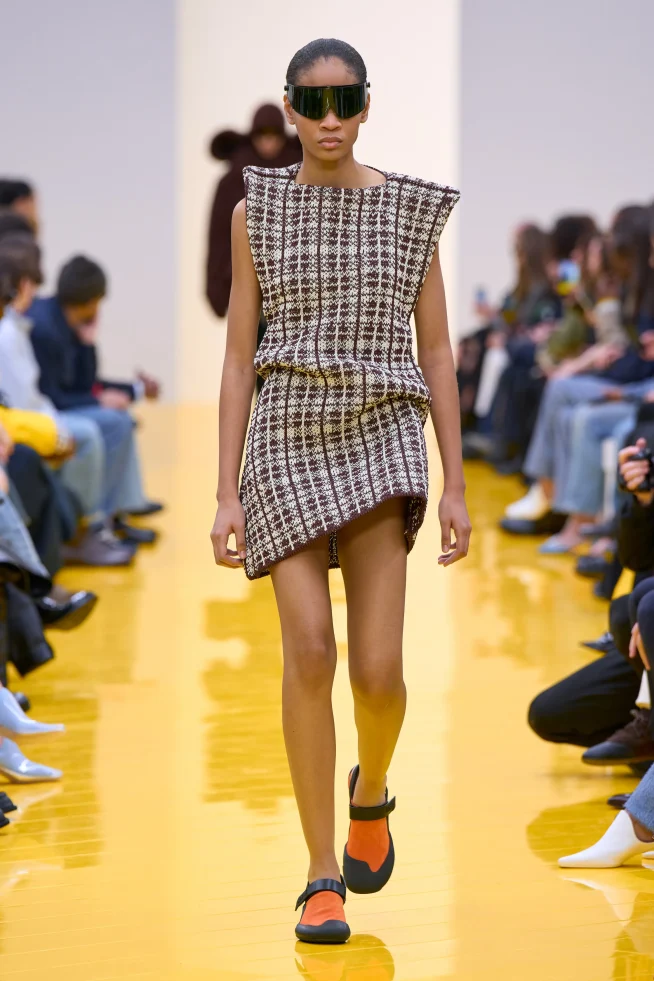 00023-loewe-fall-2026-ready-to-wear-credit-gorunway