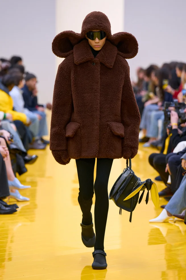 00024-loewe-fall-2026-ready-to-wear-credit-gorunway