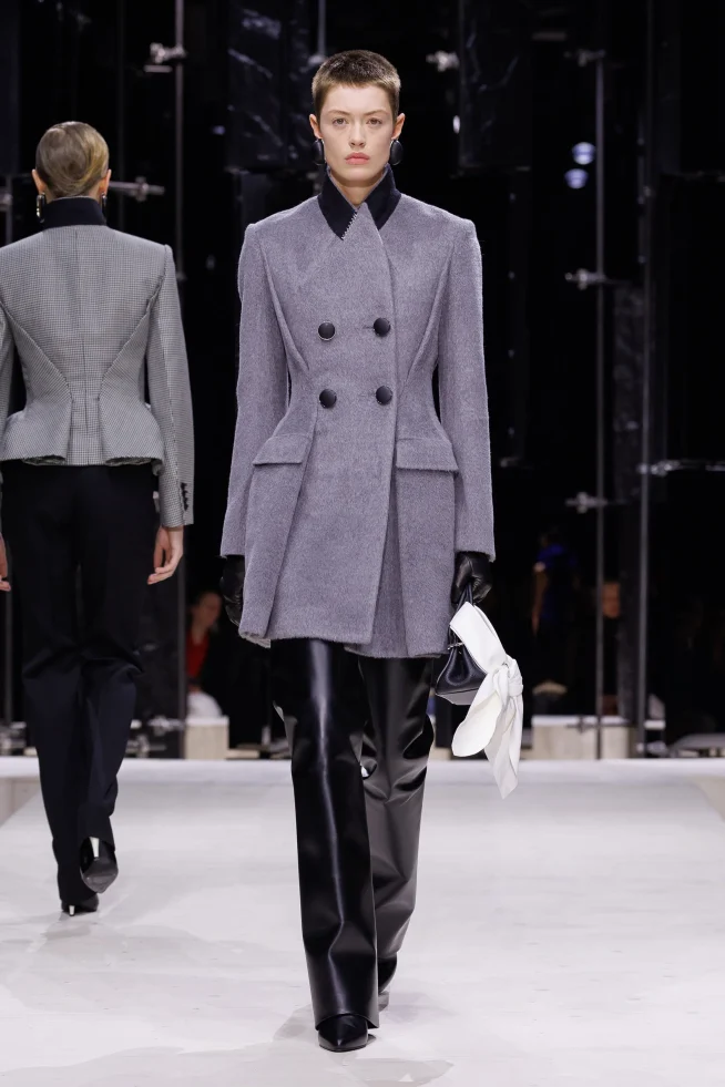 00035-givenchy-fall-2026-ready-to-wear-credit-brand
