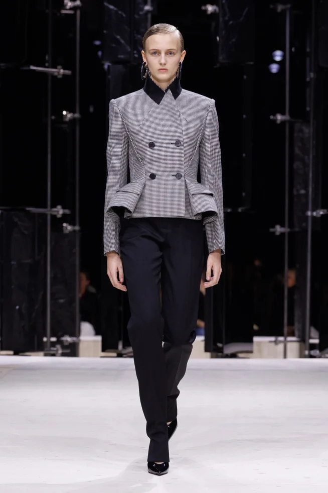 00037-givenchy-fall-2026-ready-to-wear-credit-brand