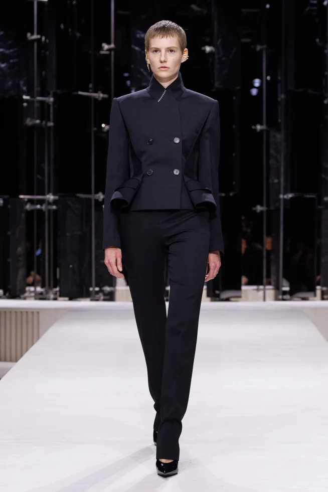 00039-givenchy-fall-2026-ready-to-wear-credit-brand
