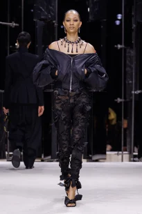00041-givenchy-fall-2026-ready-to-wear-credit-brand