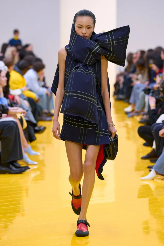 00045-loewe-fall-2026-ready-to-wear-credit-gorunway