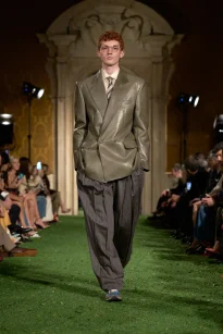 00048-valentino-fall-2026-ready-to-wear-credit-gorunway