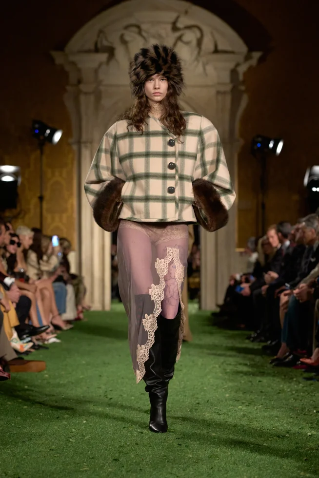 00050-valentino-fall-2026-ready-to-wear-credit-gorunway