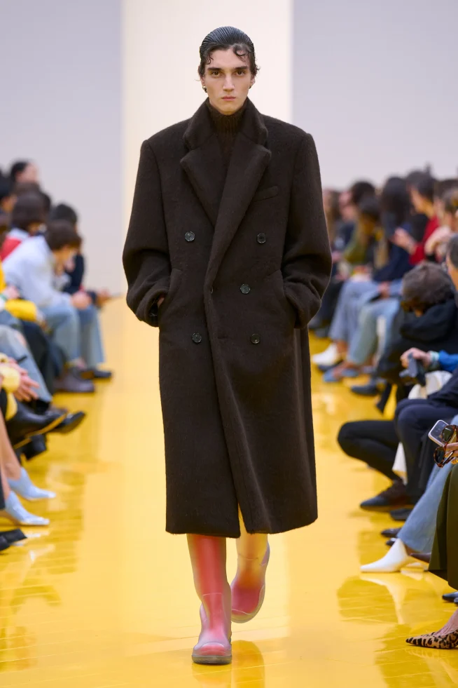 00055-loewe-fall-2026-ready-to-wear-credit-gorunway
