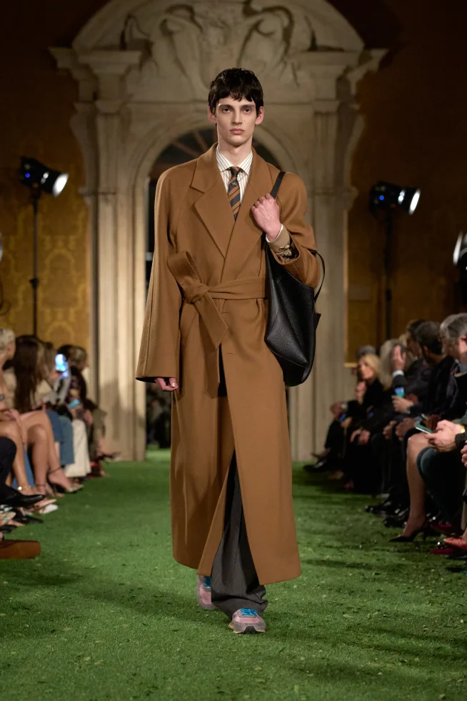 00072-valentino-fall-2026-ready-to-wear-credit-gorunway
