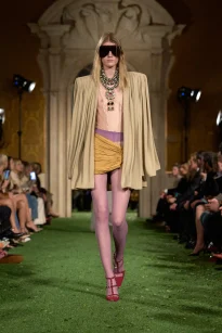 00076-valentino-fall-2026-ready-to-wear-credit-gorunway