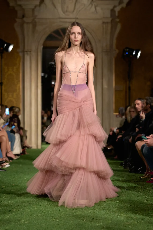 00081-valentino-fall-2026-ready-to-wear-credit-gorunway