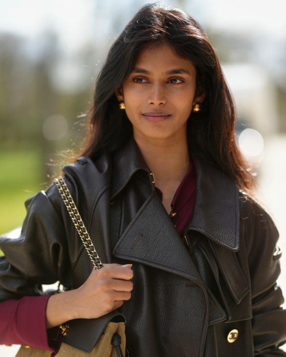 Bhavitha Mandava é a nova embaixadora da Chanel: conheça a modelo que fez história
Conheça Bhavitha Mandava, a primeira modelo indiana a abrir um desfile da Chanel e a nova embaixadora anunciada pela marca