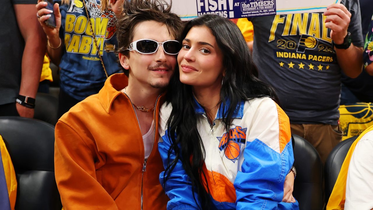 Minimalismo e xadrez: O contraste de estilo de Kylie Jenner e Timothée Chalamet em NY