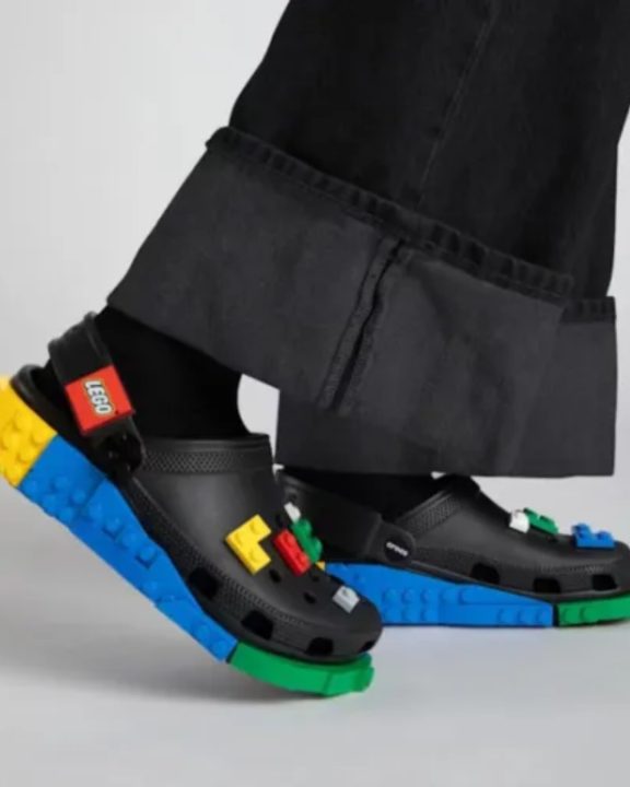 Sapato ou brinquedo? Crocs x Lego lançam modelos icônicos com peças para personalizar