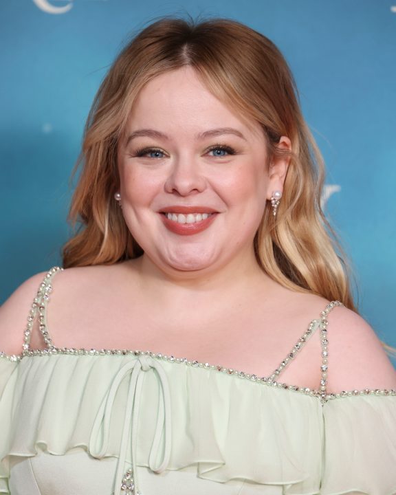 Nicola Coughlan, de ‘Bridgerton’, aposta no verde-menta de Georges Hobeika para première