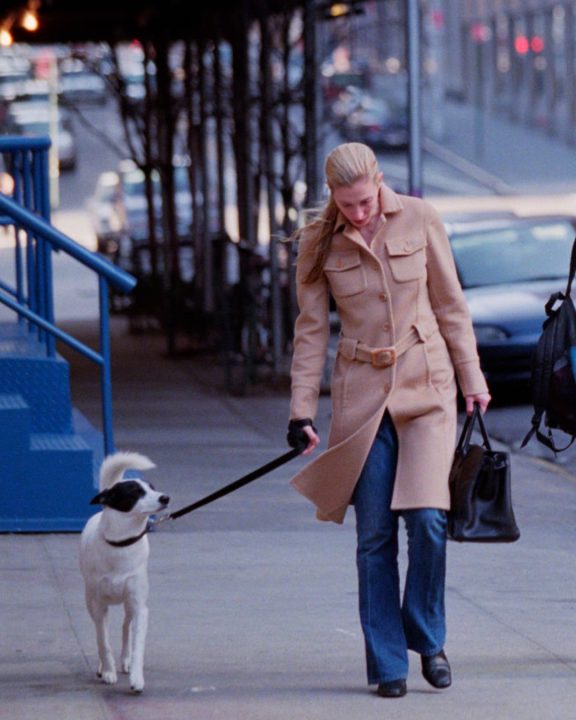 Casaco icônico da Prada de Carolyn Bessette-Kennedy é leiloado por valor milionário