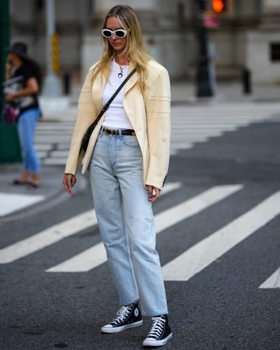 Como usar All Star no dia a dia? As melhores combinações para não errar nos looks
Quer elevar seu visual com All Star? Reunimos as melhores dicas para combinar o tênis com blazer, saias de cetim e jeans