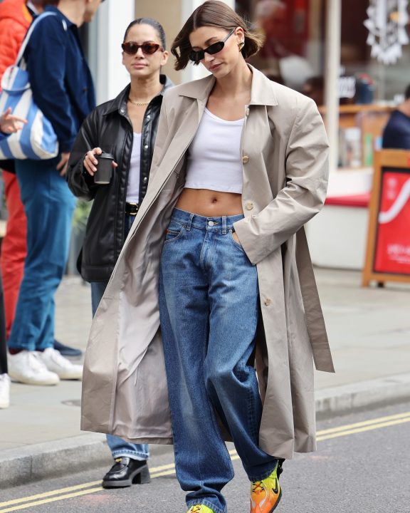 Como usar calça de cintura baixa? 5 truques infalíveis de estilo para não errar no look