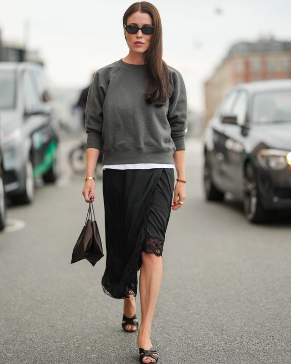 Como usar saia envelope: 3 dicas para apostar no wrap skirt com estilo e conforto