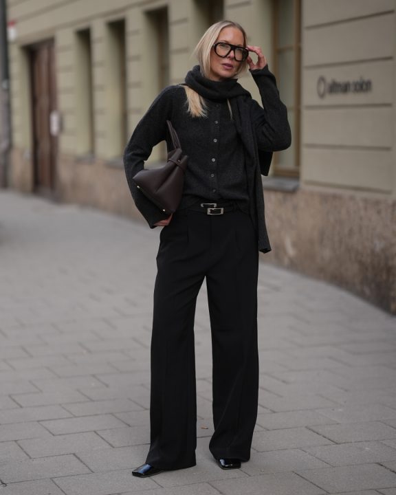 Além do blazer: Dicas de como ser a mais estilosa no trabalho com as tendências de 2026
Descubra como adotar a estética Office Siren, o poder da alfaiataria desconstruída e os acessórios que vão mudar seu visual profissional