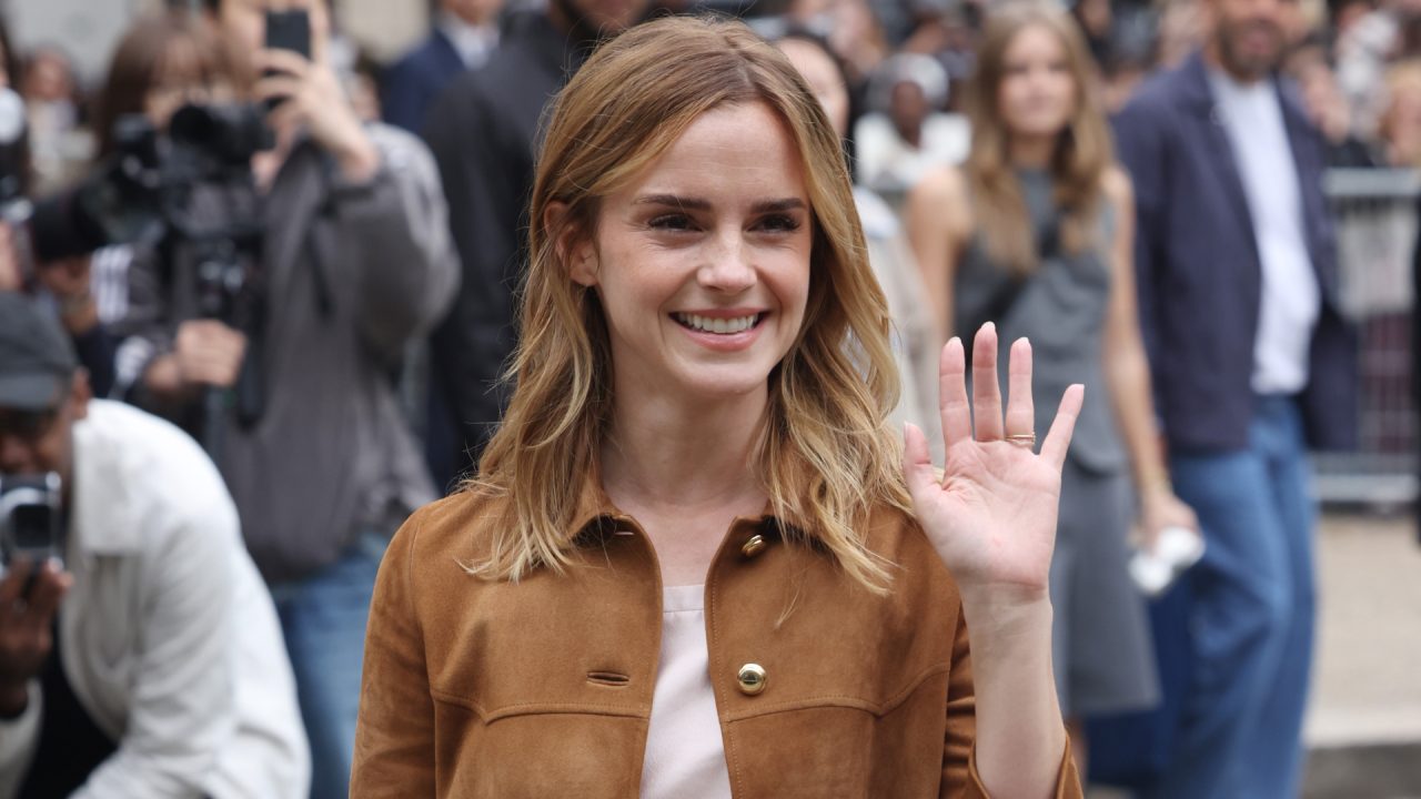 Emma Watson quebra jejum no Oscar: Atriz ressurge em festa secreta com look minimalista
Anos longe dos holofotes, Emma Watson surpreende em rara aparição na semana do Oscar 2026; ela esteve na festa exclusiva de Beyoncé e Jay-Z