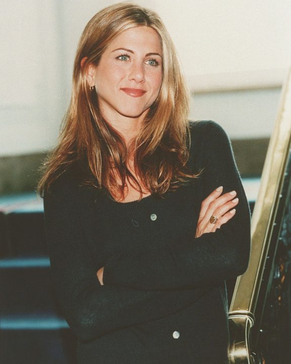 De Jennifer Aniston à Carolyn Bessette: As 6 ‘It-Girls’ dos anos 90 para copiar o estilo já