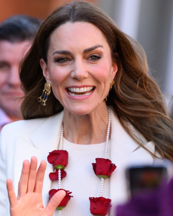 Kate Middleton aposta em look creme e brincos banhados a ouro para evento cultural
Princesa Kate Middleton encantou em Leicester com um look em tons de creme; veja os detalhes do visual para celebrar a cultura sul-asiática
