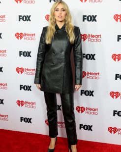 Look de Miley Cyrus no iHeartRadio Music Awards 2026