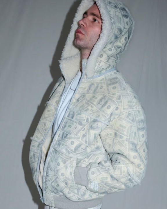Supreme e MM6 Maison Margiela lançam collab que mistura alta moda e streetwear
Coleção une referências ousadas, grafismos icônicos e peças statement para a primavera 2026 com muita atitude; veja mais