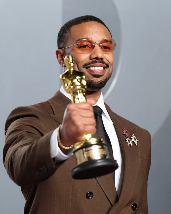 Michael B. Jordan no Oscar after-party: O look impecável e sofisticado do vencedor