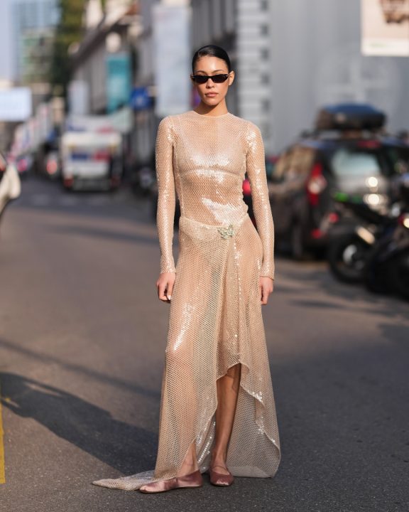 Que sapato usar com vestido longo? 5 combinações de looks para todas as ocasiões
Tênis ou bota? Descubra qual o sapato ideal para usar com vestido longo e veja dicas de looks e truques de styling