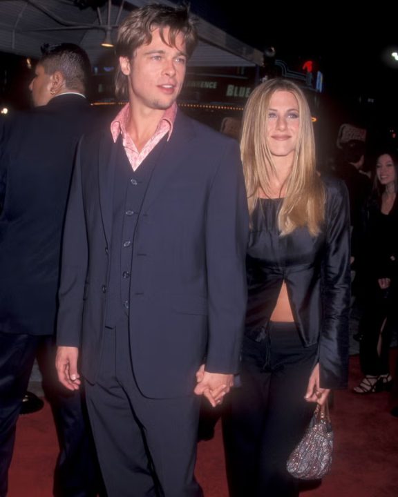 Como você era nos anos 90? Looks icônicos que ainda são tendência na moda em 2026