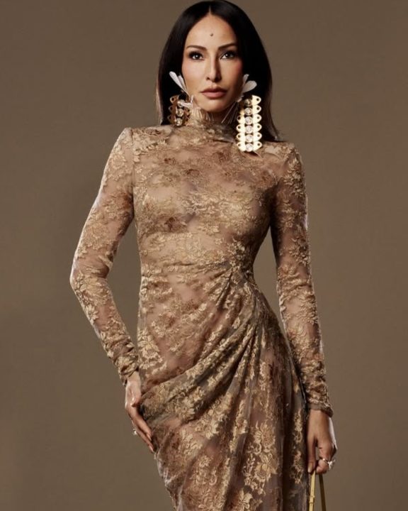 Sabrina Sato aposta em transparência com look da maison Valentino no Golden Globes Brasil