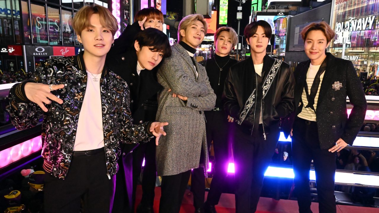 Tudo sobre o comeback do BTS! Horário no Brasil, onde assistir e novo álbum ‘ARIRANG’
O BTS está de volta! Confira o horário do show no Brasil, onde assistir à live neste sábado, 21, na Netflix e todos os detalhes