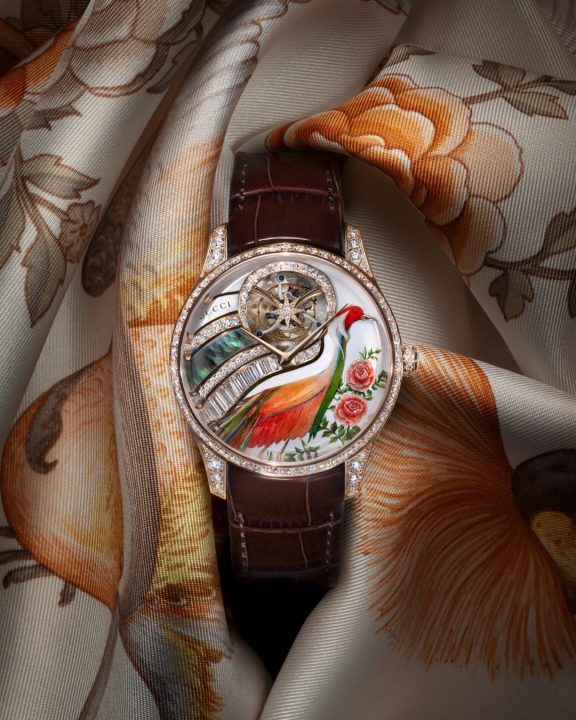Alta Relojoaria da Gucci: Penas e diamantes marcam nova coleção no Watches and Wonders