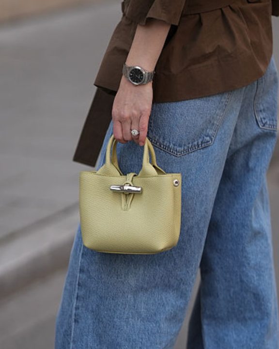 De volta ao passado: As 4 bolsas de mão dos anos 90 que vão dominar a moda em 2026